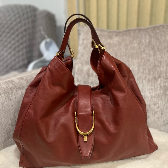 ❤️🔥GUCCI❤️🔥 HOBOS DARK BURGUNDY COLOR SHOULDER OR HAND BAG. - Picture 4 of 16